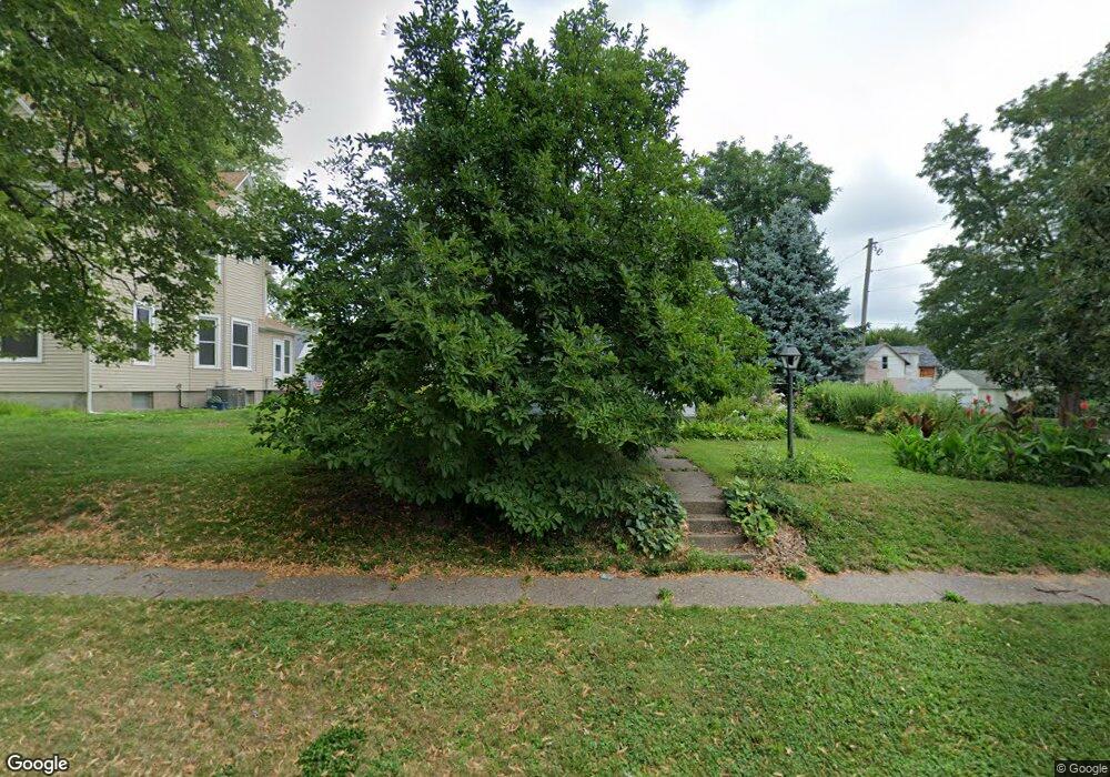 1102 W 13th St, Davenport, IA 52804 - photo 1