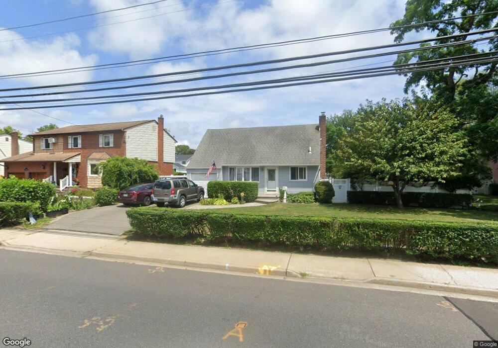 1439 Meadowbrook Rd, Merrick, NY 11566 - photo 1