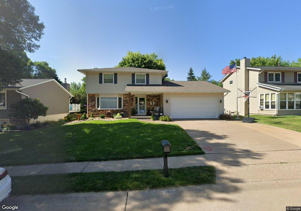 2611 W 34th St, Davenport, IA 52806 - photo 1
