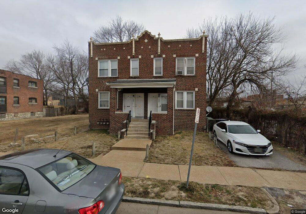 4725 Palm St, Saint Louis, MO 63115 - photo 1