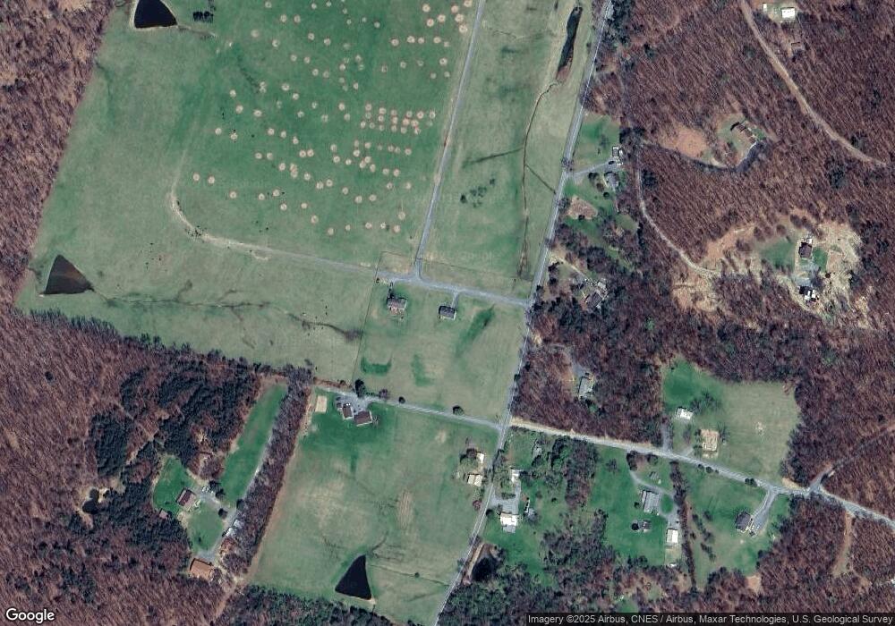 47 Hunting Farm Cir, Berkeley Springs, WV 25411 - photo 1