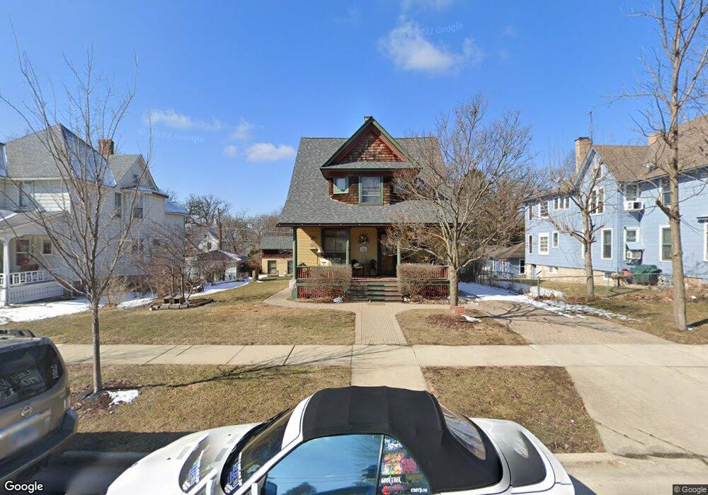 820 N Spring St, Elgin, IL 60120 - photo 1