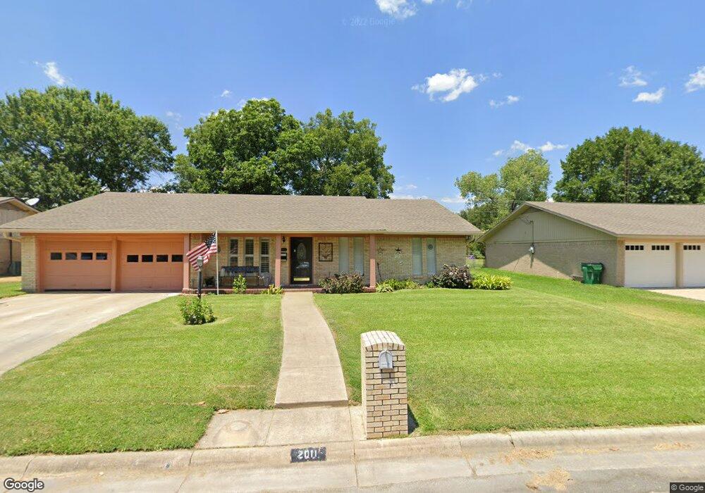 2011 Cypress St, Gainesville, TX 76240 - photo 1
