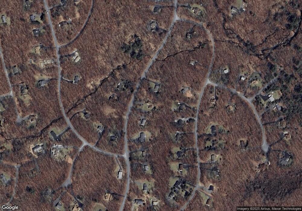 214 Aspen Dr, Milford, PA 18337 - photo 1