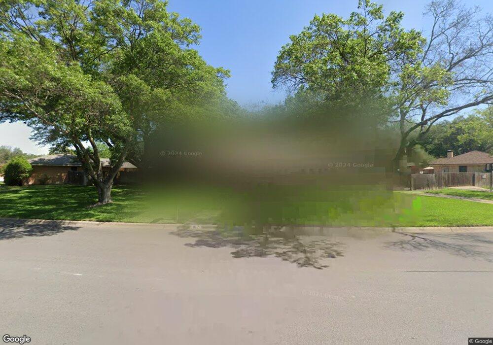 917 S Colonial Dr, Cleburne, TX 76033 - photo 1