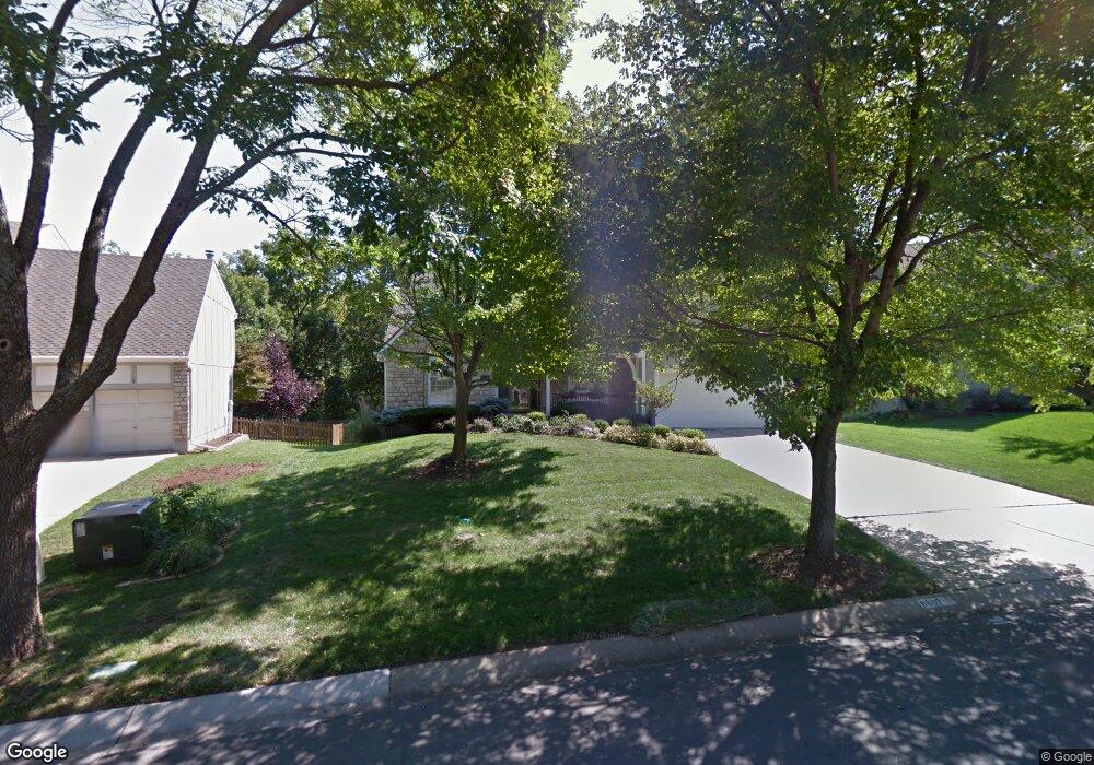 8607 Hallet St, Lenexa, KS 66215 - photo 1