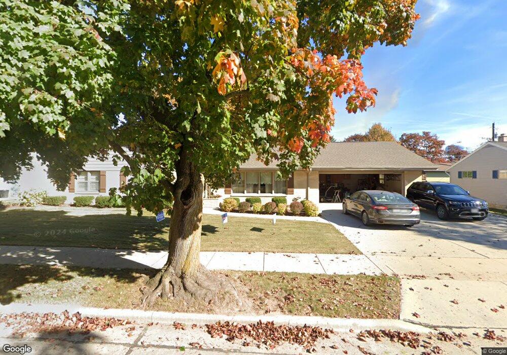 1410 Orchard Dr, Manitowoc, WI 54220 - photo 1