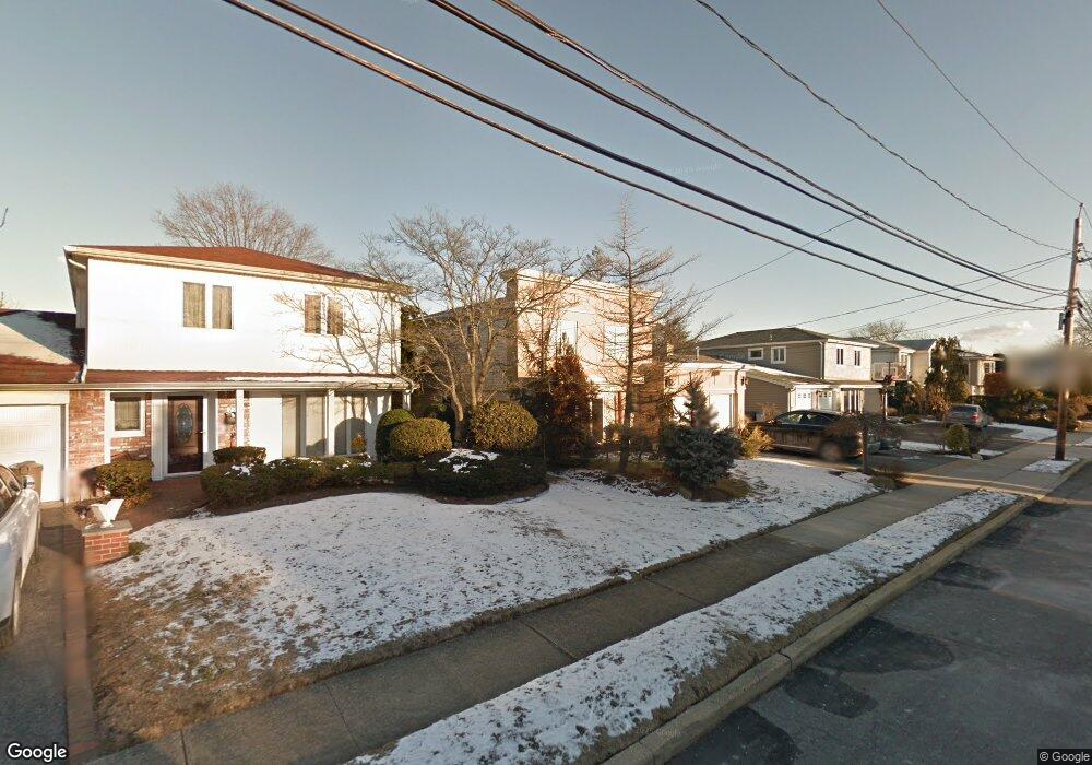 2937 Cheryl Rd, Merrick, NY 11566 - photo 1