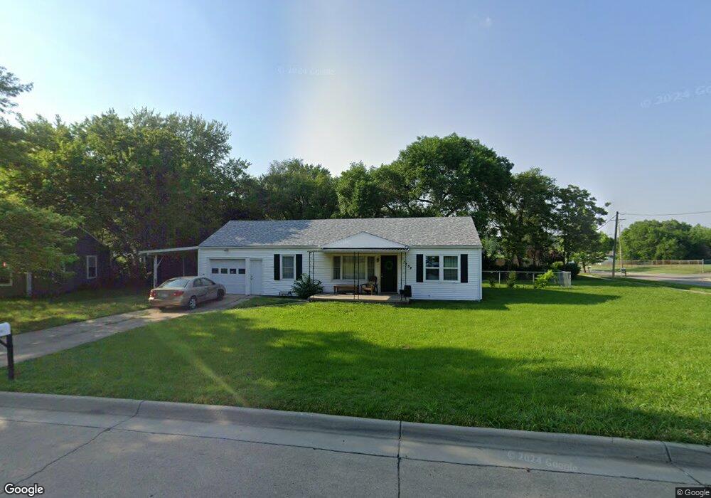 1254 SE Pinecrest Dr, Topeka, KS 66605 - photo 1