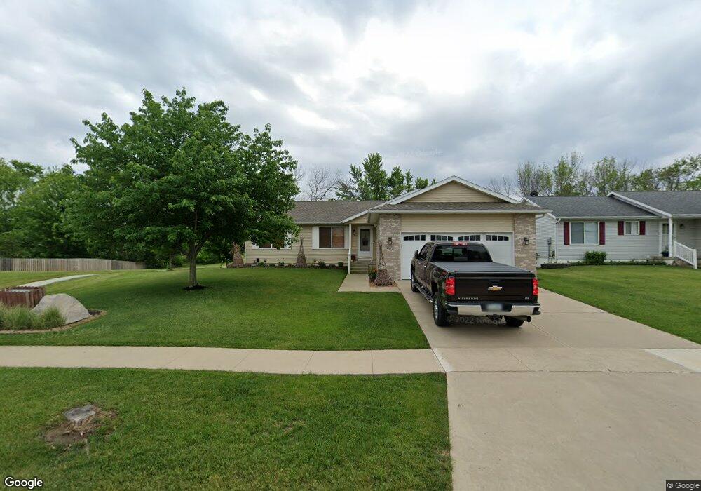 907 Moose Dr NW, Cedar Rapids, IA 52405 - photo 1