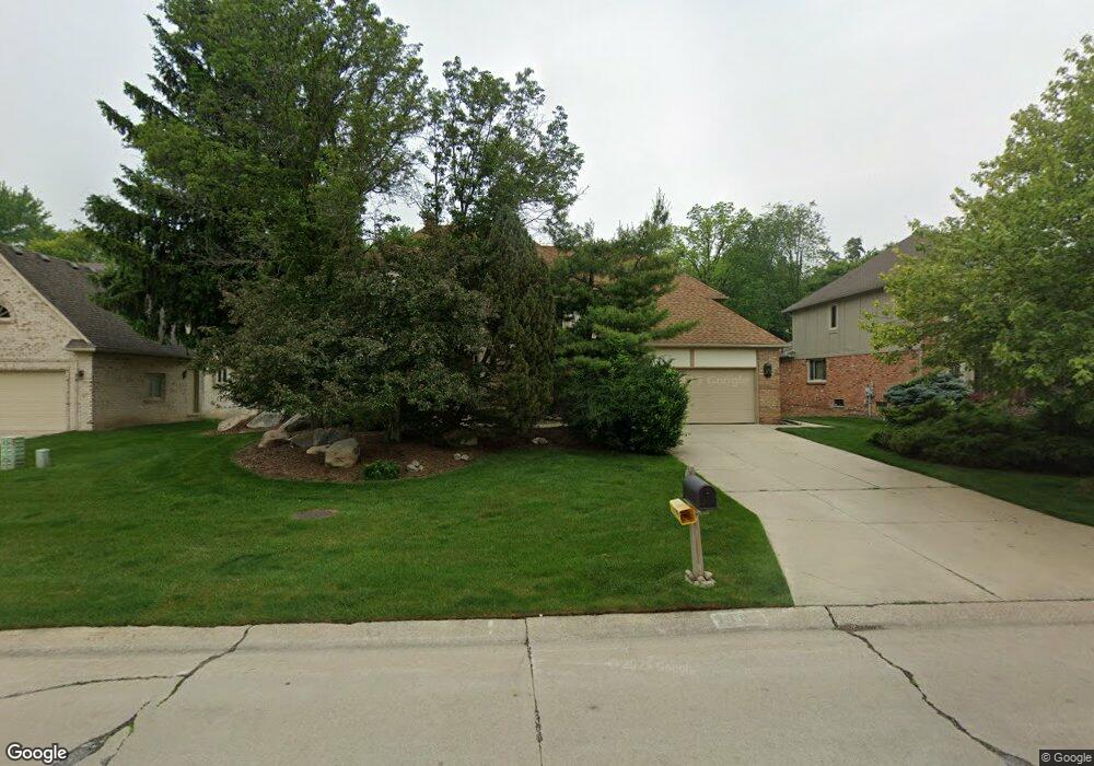 1405 Olympia Dr, Rochester Hills, MI 48306 - photo 1