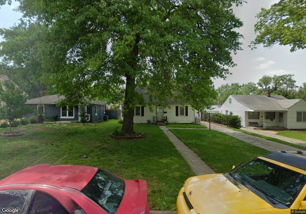 2427 SW Harrison St, Topeka, KS 66611 - photo 1