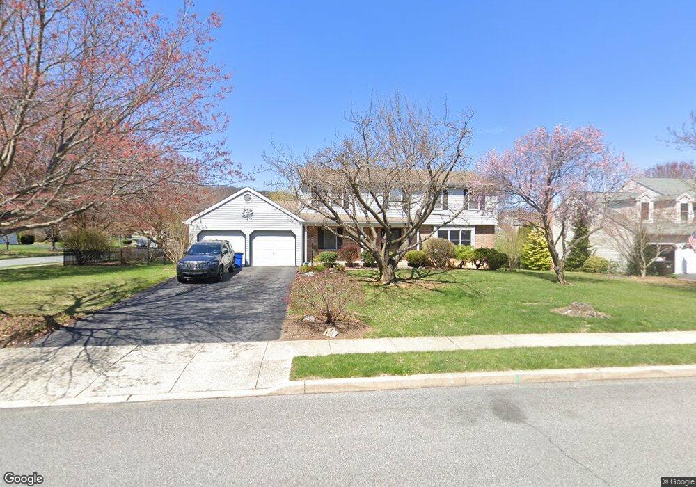 1101 Hickory Ln, Reading, PA 19606 - photo 1