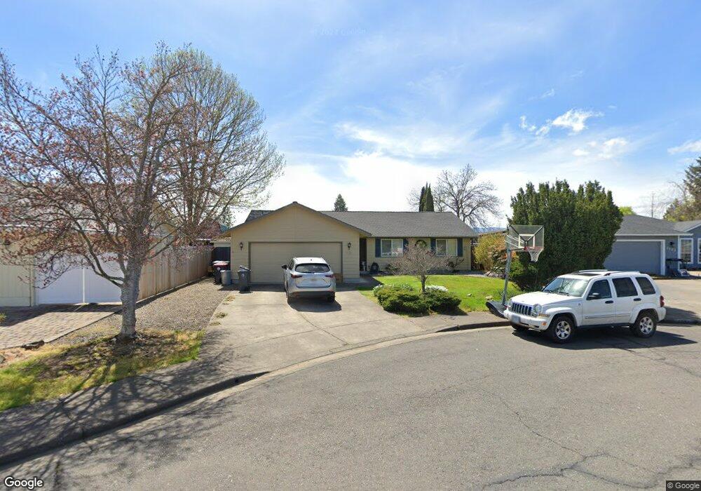 1715 Jessica Cir, Central Point, OR 97502 - photo 1