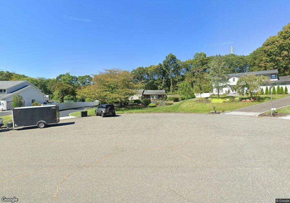 9 Windsor Gate Dr, Dix Hills, NY 11746 - photo 1