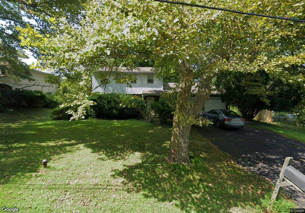 389 Wedgewood Dr, Easton, PA 18045 - photo 1