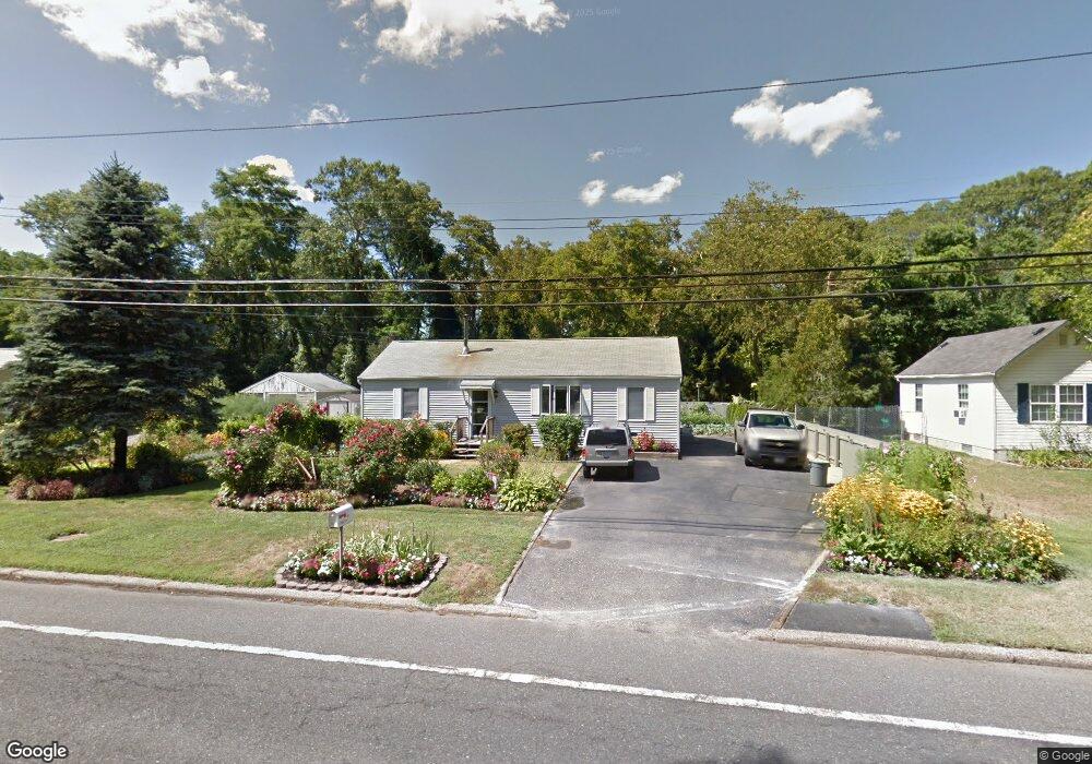 695 Horseblock Rd, Brookhaven, NY 11719 - photo 1