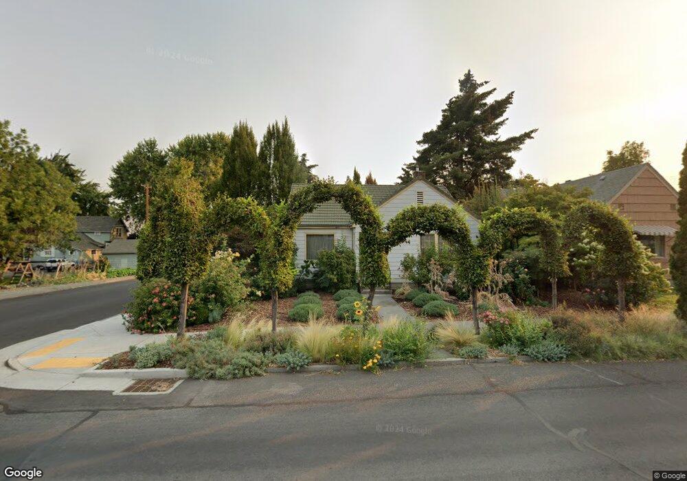 623 W 10th St, the Dalles, OR 97058 - photo 1