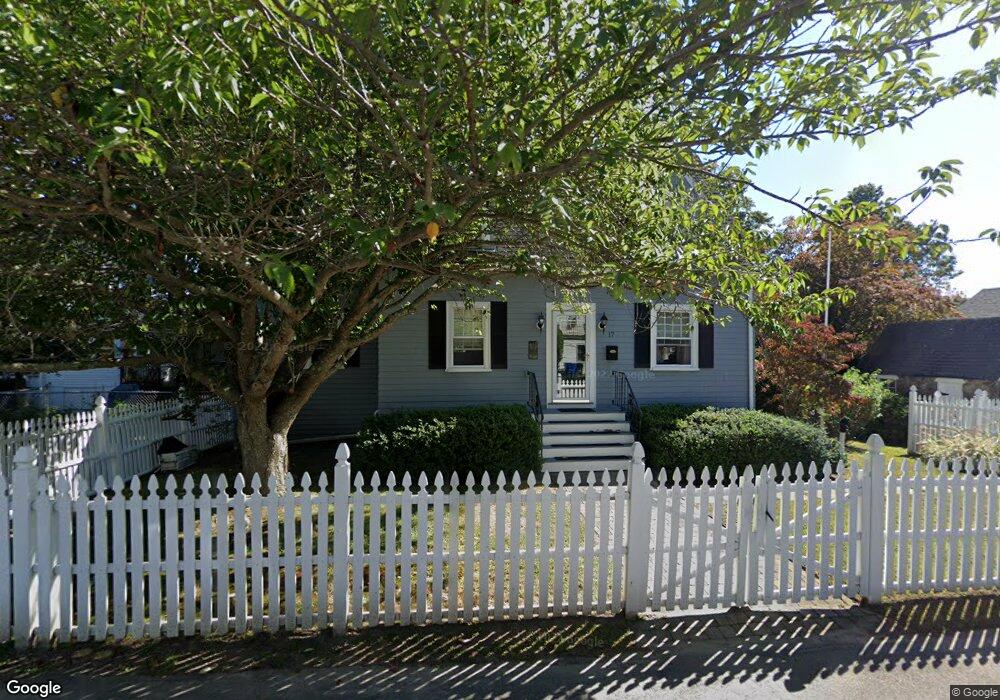 17 Cummings Rd, Newport, RI 02840 - photo 1