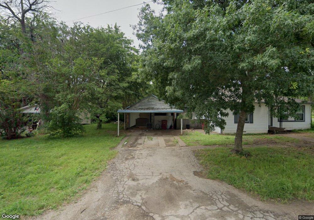 317 W Locust St, Whitewright, TX 75491 - photo 1