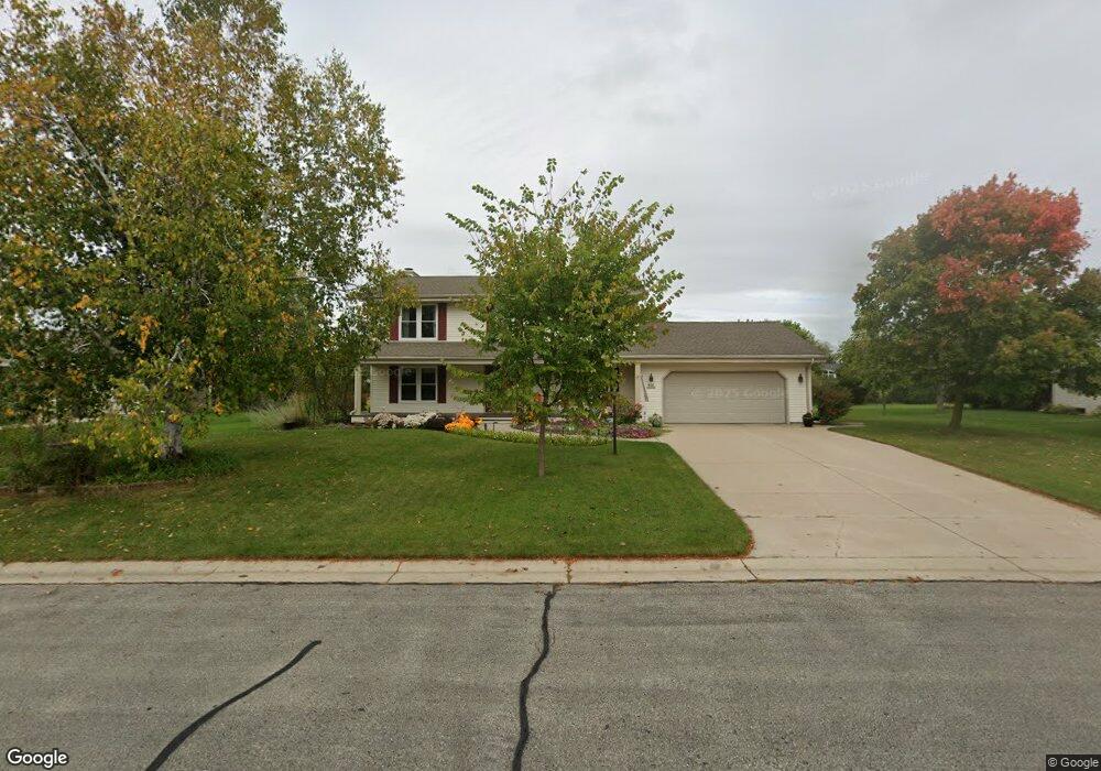 W160N10674 Fieldstone Pass, Germantown, WI 53022 - photo 1