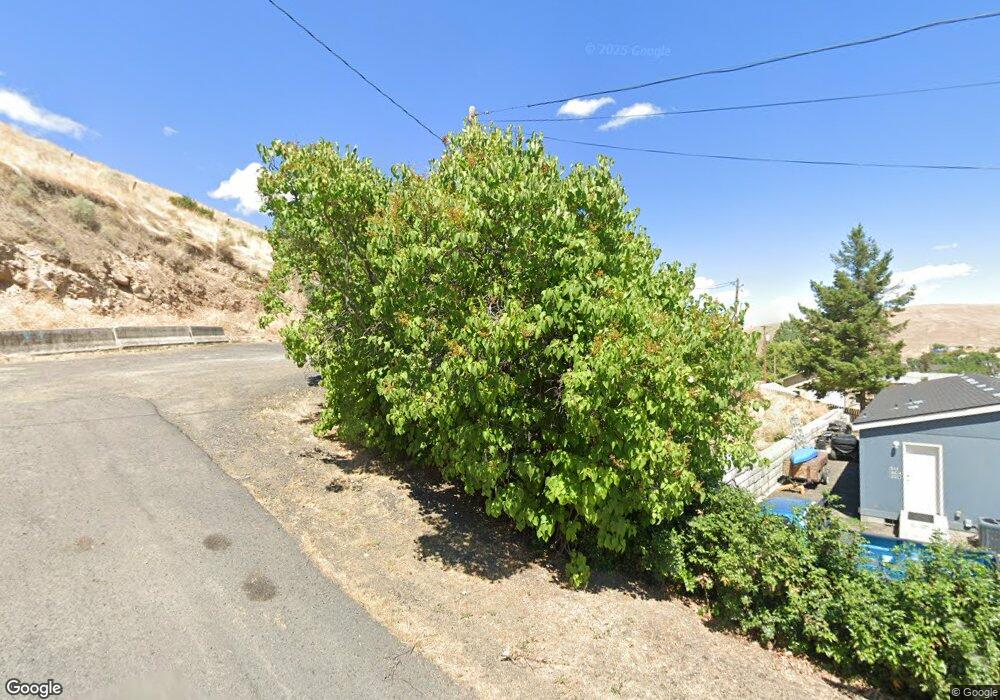 285 W Center St, Heppner, OR 97836 - photo 1