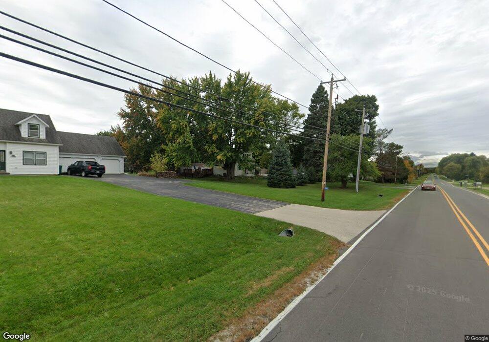 N104W16033 Donges Bay Rd, Germantown, WI 53022 - photo 1