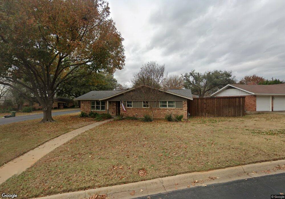 901 Forest Oaks Ln, Hurst, TX 76053 - photo 1