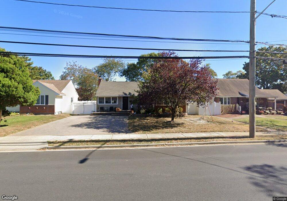 825 Oakfield Ave, Wantagh, NY 11793 - photo 1