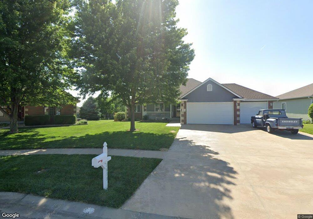 2633 SW Chauncey Ct, Topeka, KS 66614 - photo 1