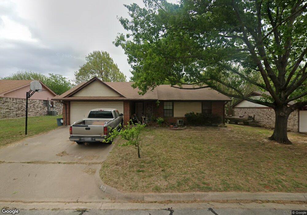 319 Cherry St, Weatherford, TX 76086 - photo 1