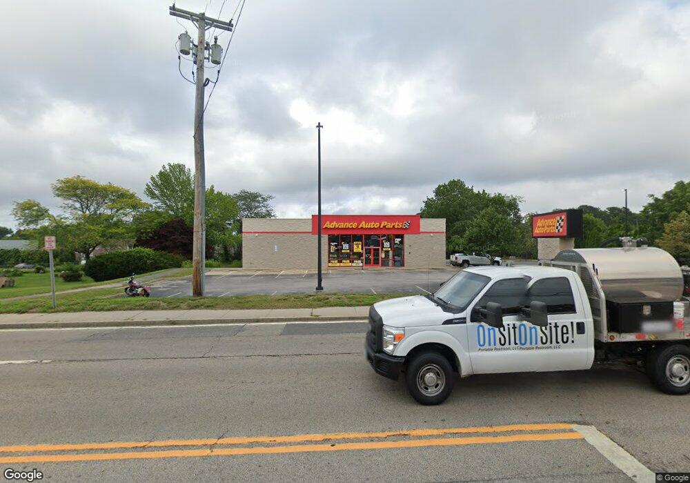 582 Metacom Ave, Warren, RI 02885 - photo 1