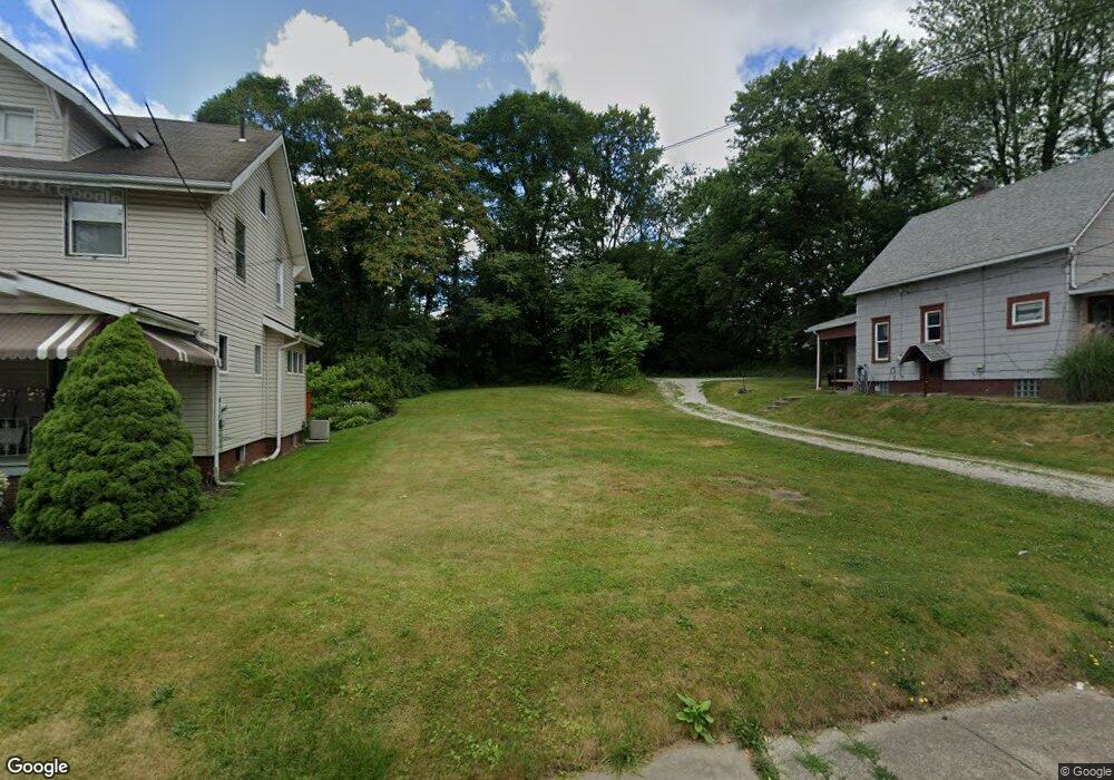 2215 Maple Ave NE, Canton, OH 44714 - photo 1