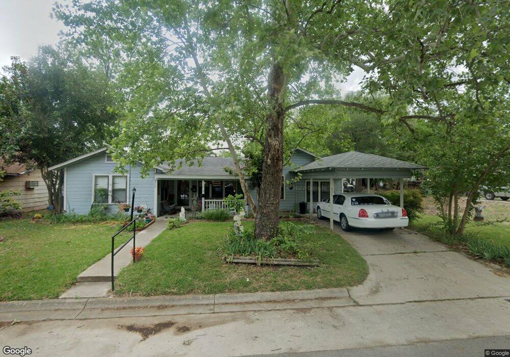 915 E Weinert St, Seguin, TX 78155 - photo 1