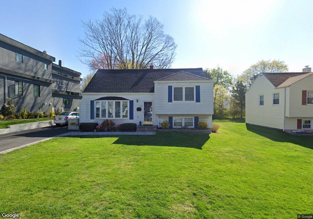 180 Remsen Rd, Yonkers, NY 10710 - photo 1