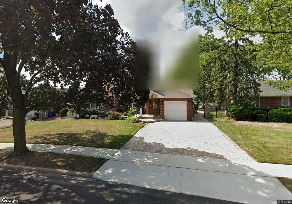 814 Cypress Dr, Franklin Square, NY 11010 - photo 1