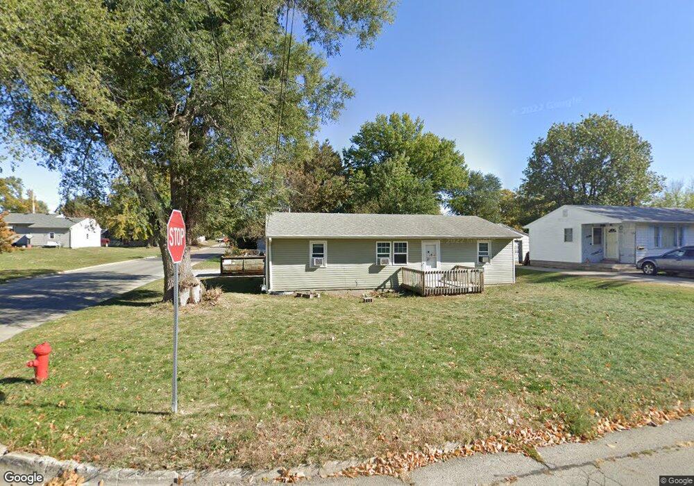 712 E 12th Street Place N, Newton, IA 50208 - photo 1