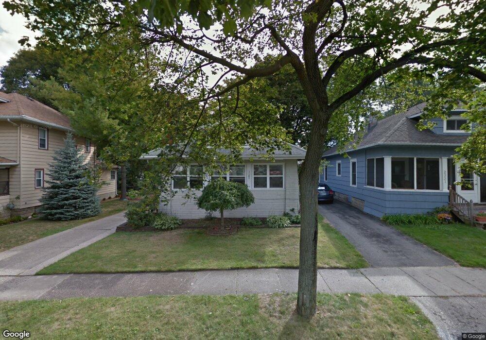 2329 Strathmore Rd, Lansing, MI 48910 - photo 1