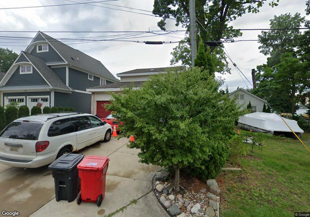 7612 Barnsbury Dr, West Bloomfield, MI 48324 - photo 1