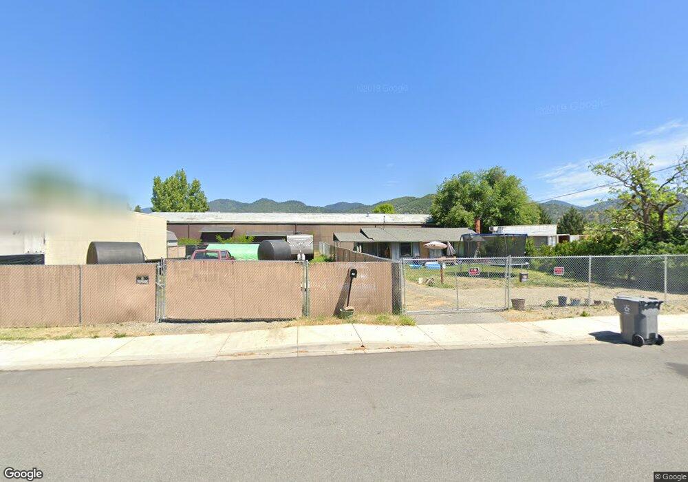 614 SE L St, Grants Pass, OR 97526 - photo 1