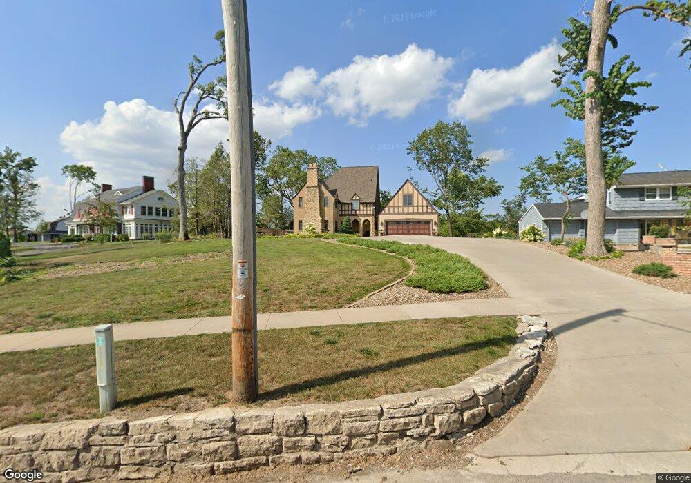 2340 Linden Dr SE, Cedar Rapids, IA 52403 - photo 1