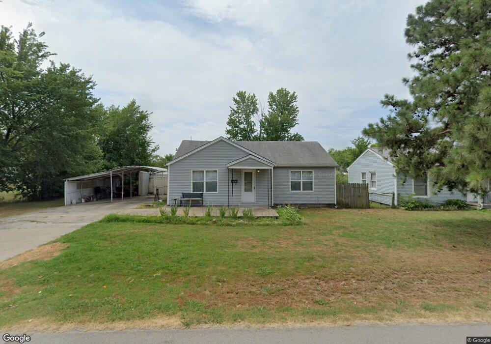 332 E Oak St, Skiatook, OK 74070 - photo 1