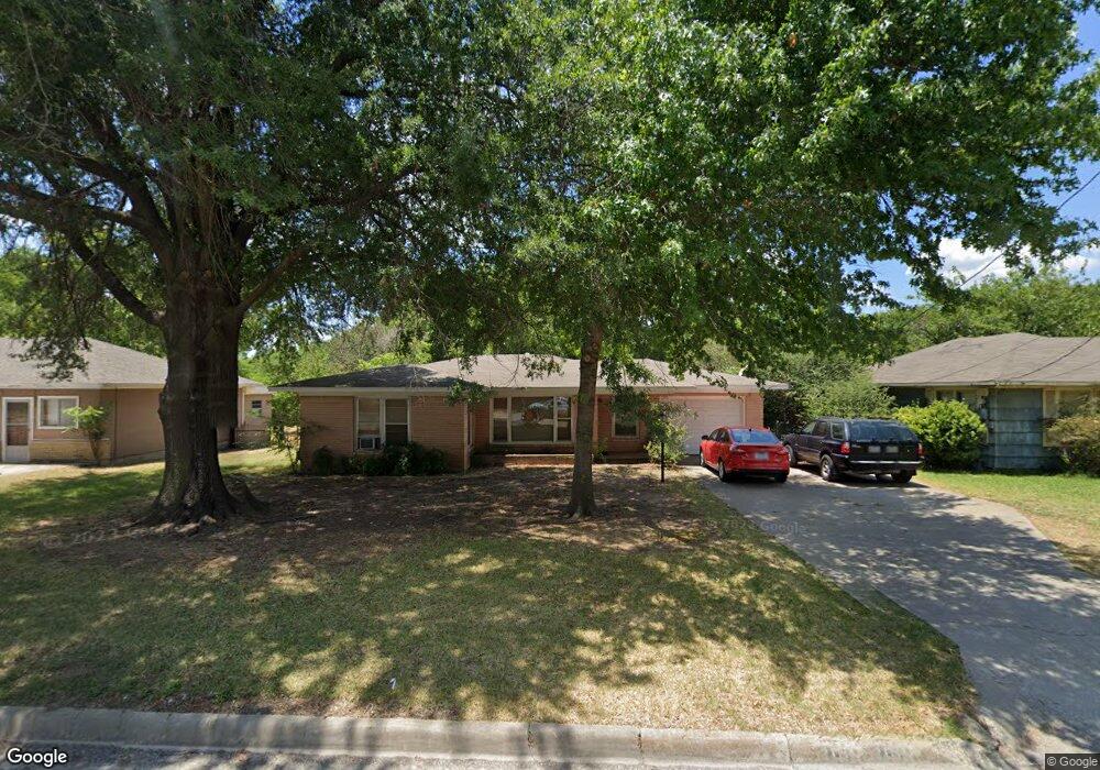 1107 Fair Ave, Gainesville, TX 76240 - photo 1