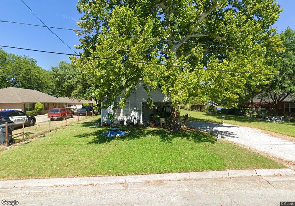 1108 S Howeth St, Gainesville, TX 76240 - photo 1