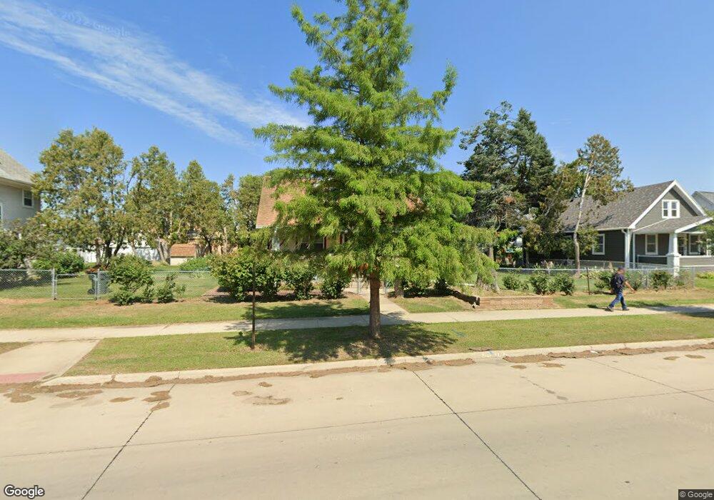 816 E Ave NW, Cedar Rapids, IA 52405 - photo 1