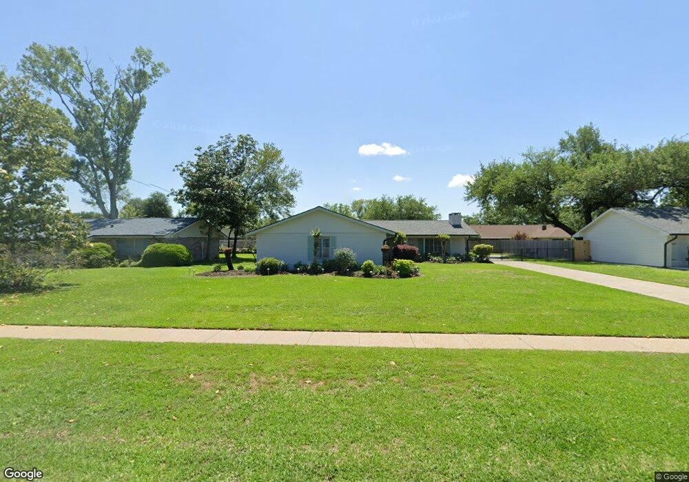 1401 Jefferson Dr, Lake Charles, LA 70605 - photo 1