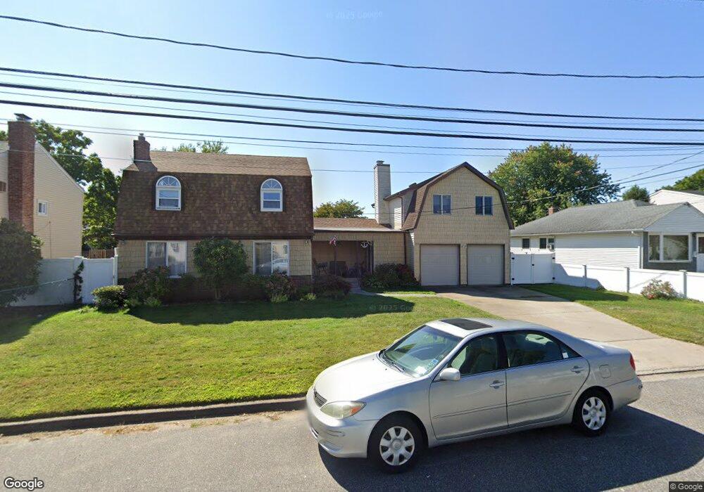 25 E Minerva Rd, Lindenhurst, NY 11757 - photo 1