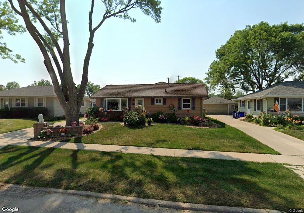360 31st St NW, Cedar Rapids, IA 52405 - photo 1