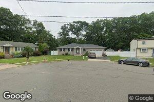 31 Madeline Ct, Helmetta, NJ 08828