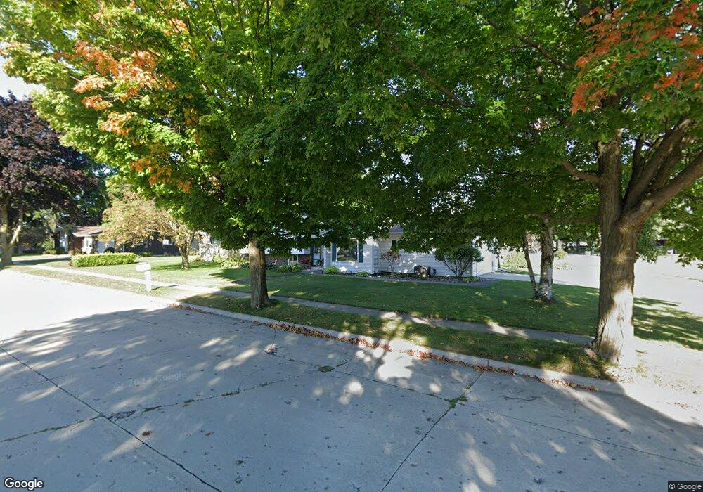 1906 Markham St, Manitowoc, WI 54220 - photo 1